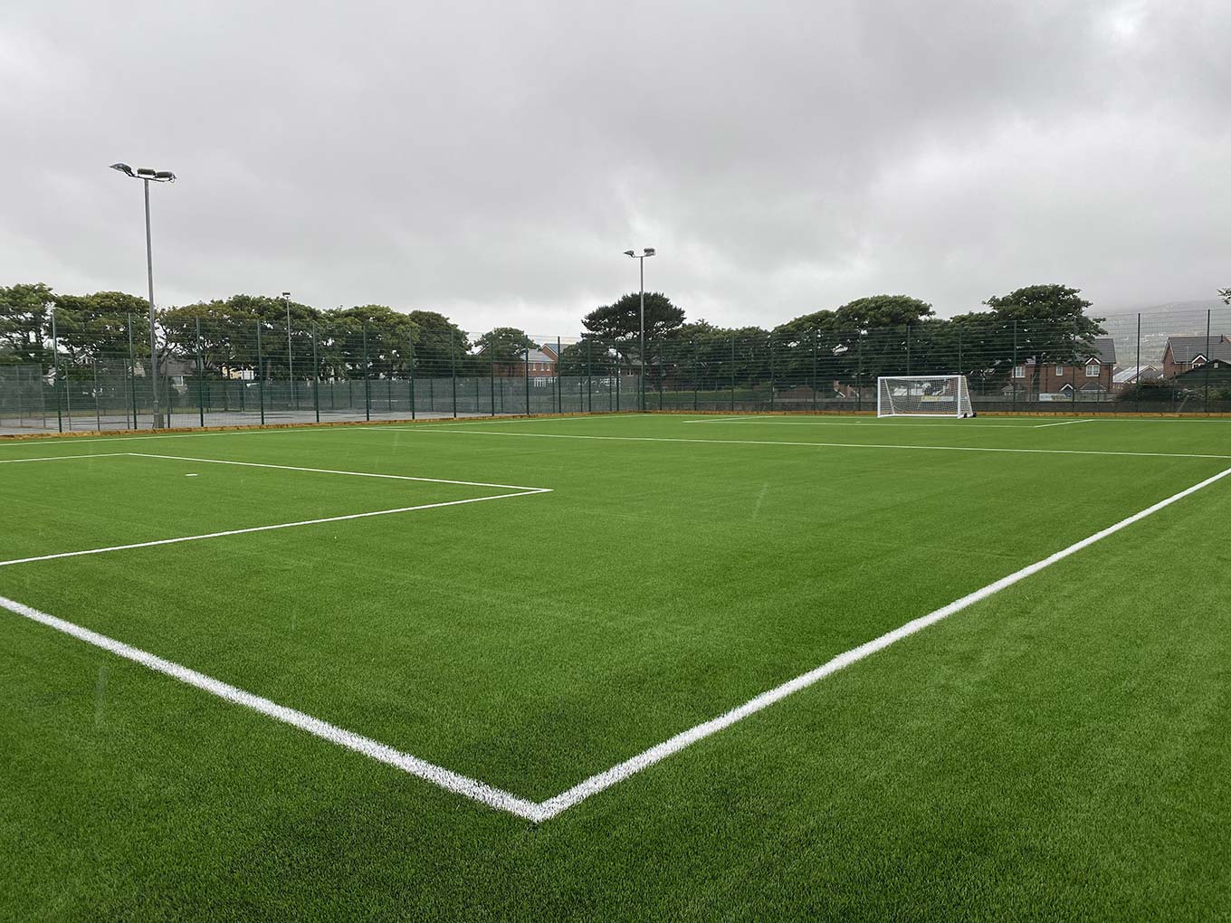 Cae chwaraeon 3G newydd Caergybi 
