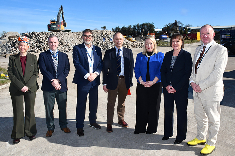 Aelodau dirprwyaeth Porthladd Rhydd Ynys Môn
